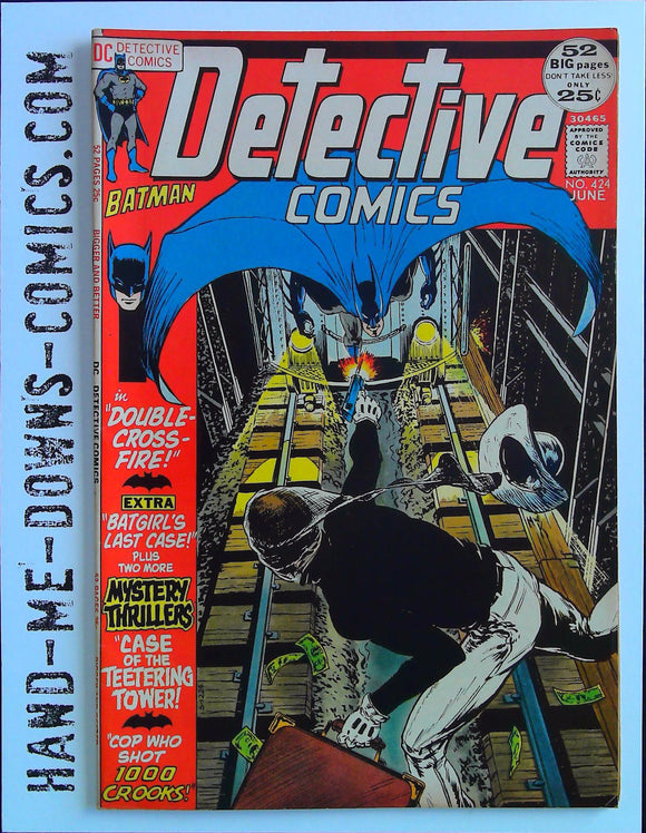 Detective Comics 424 - 1972 - Very Fine  Last 52-Page Giant issue. Cover by Michael Kaluta. 